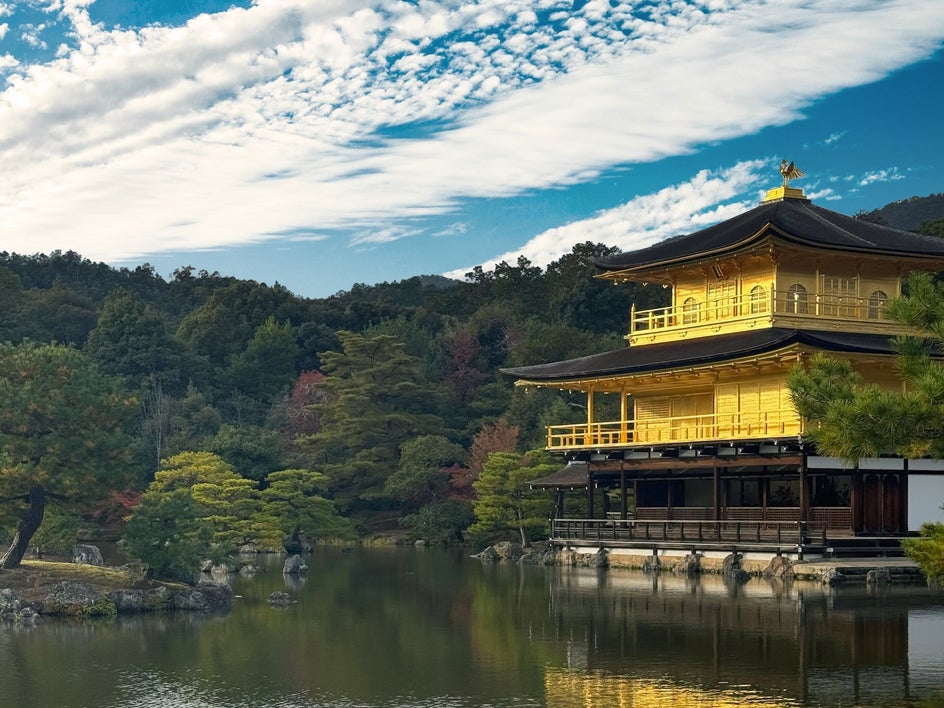 Kinkaku-ji with a blue and vibrant sky after replacing it with AI